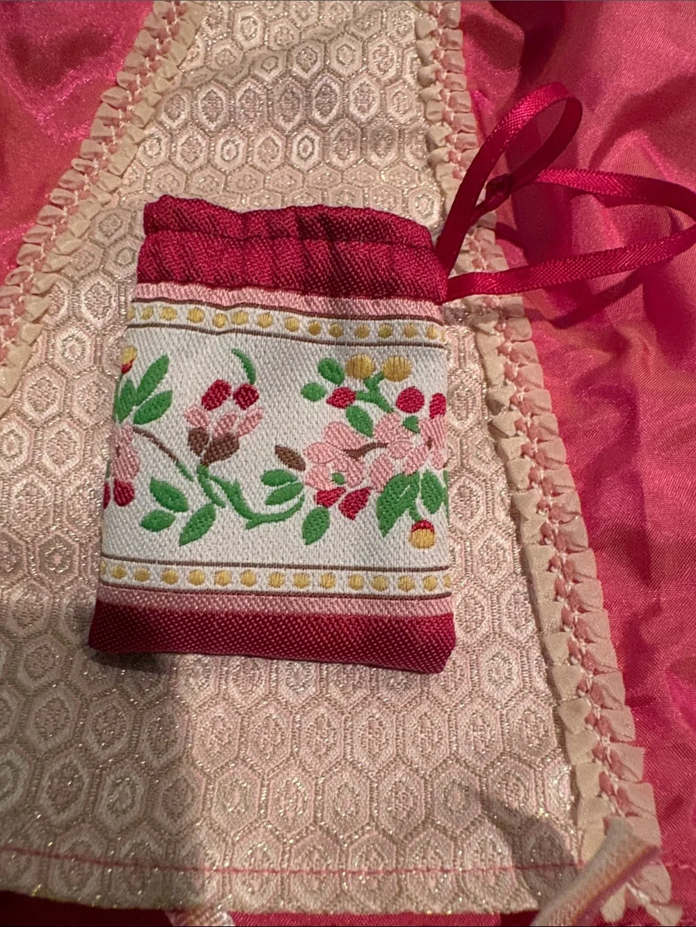 American Girl 4 Elizabeth & Felicity Dress Necklace  Pinner Cap Bag Hankie Coin
